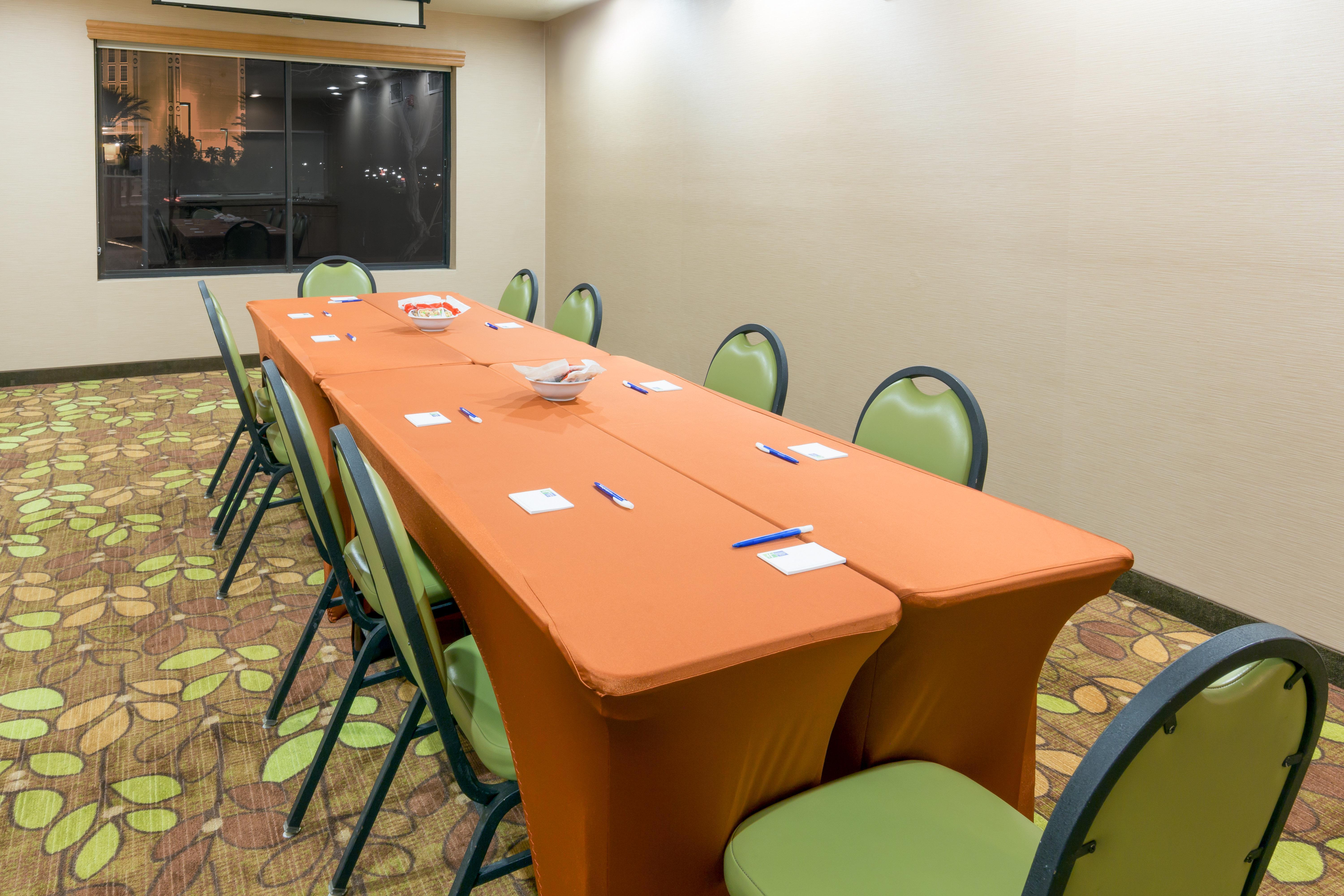 לאס וגאס Holiday Inn Express Hotel And Suites - Henderson, An Ihg Hotel מראה חיצוני תמונה